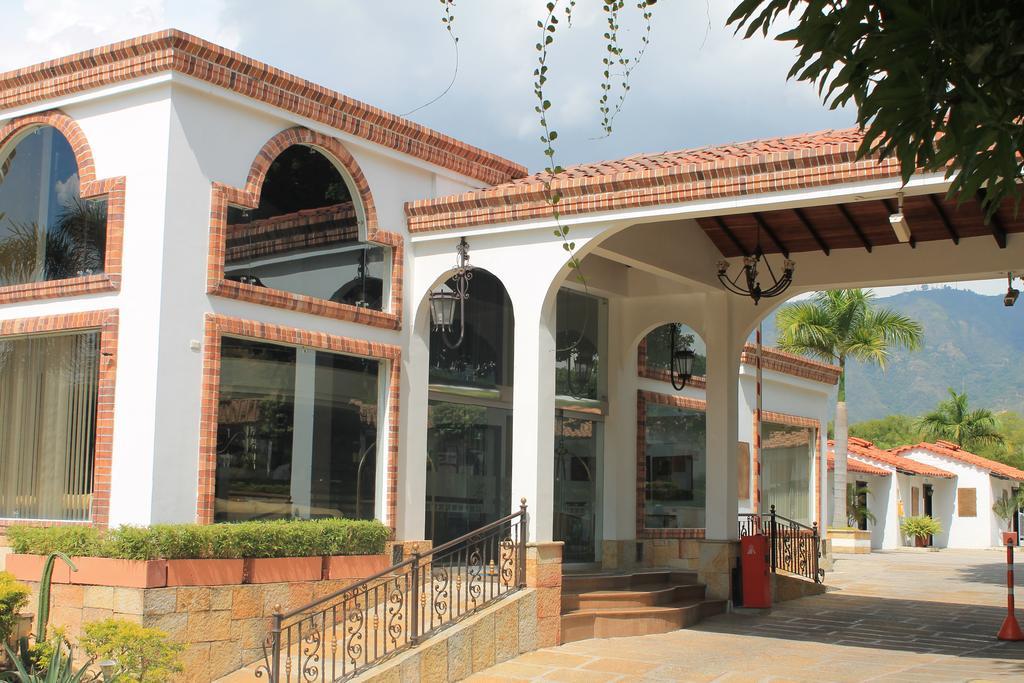 Hotel San Juan Internacional Girón エクステリア 写真