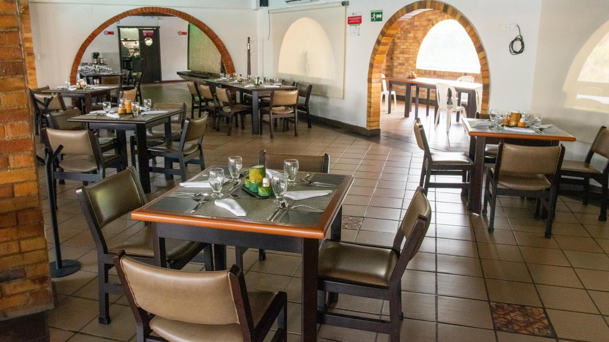 Hotel San Juan Internacional Girón エクステリア 写真