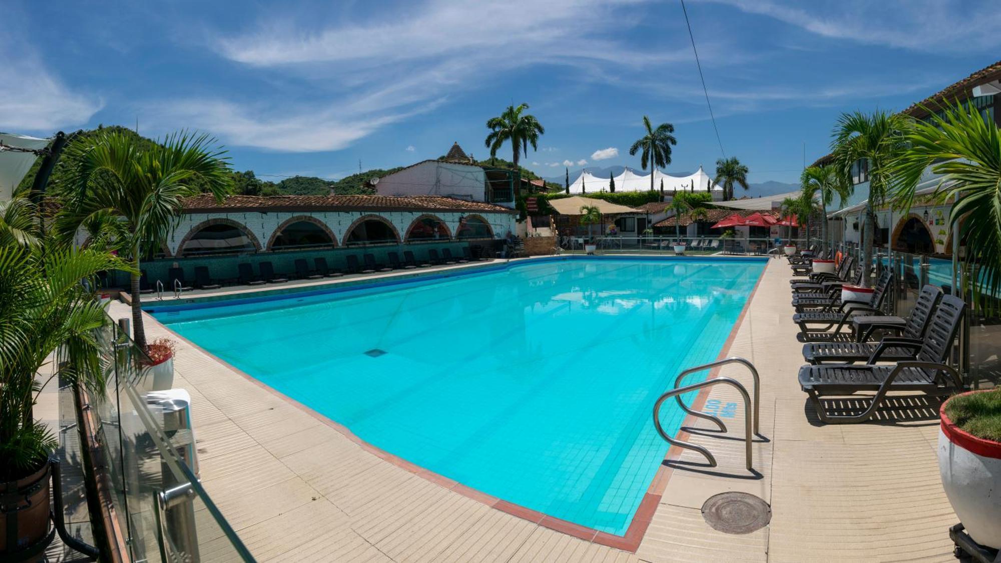Hotel San Juan Internacional Girón エクステリア 写真
