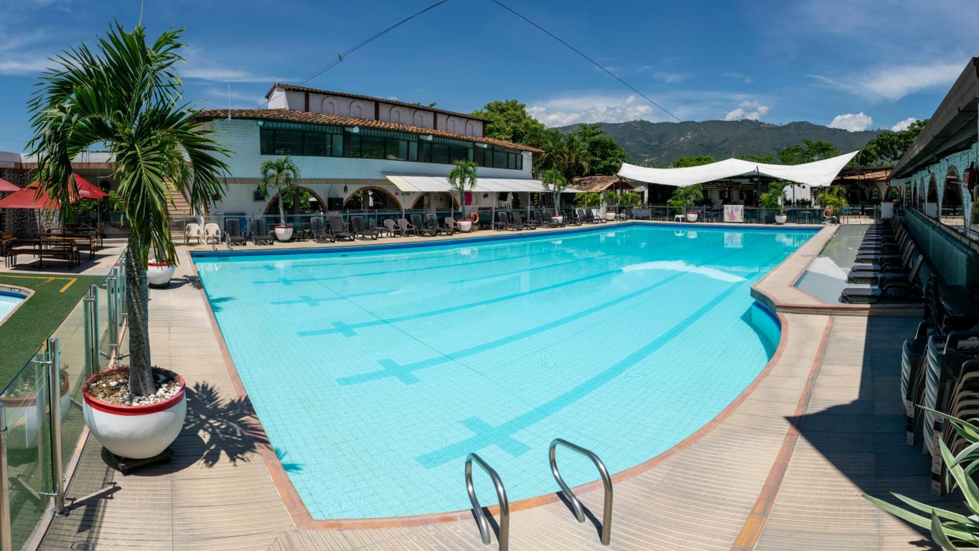Hotel San Juan Internacional Girón エクステリア 写真